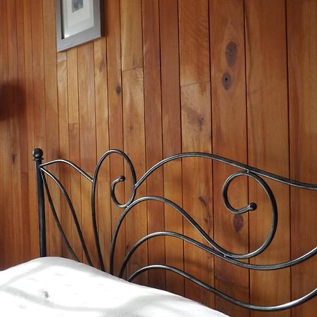 Au Pied Du Pont Panzió Châteauneuf-du-Faou Kültér fotó